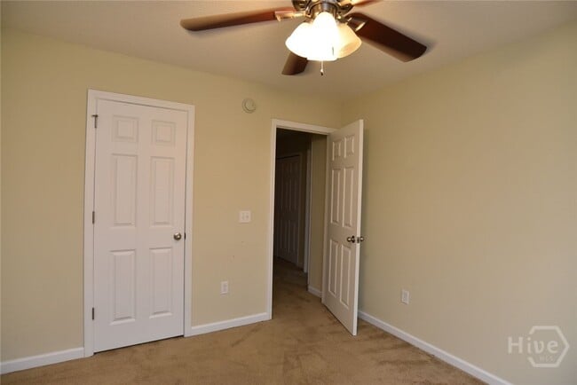 Building Photo - 5 Canyon Oak Loop