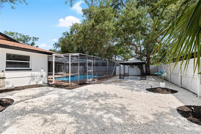 Building Photo - 2306 S San Jose Cir
