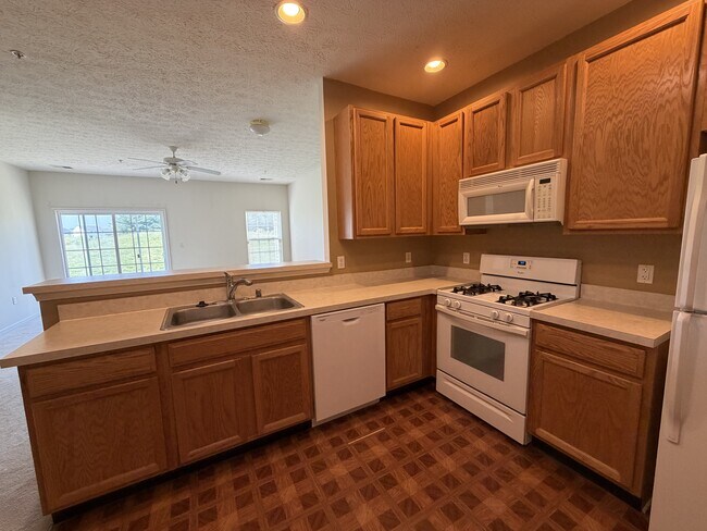 Building Photo - 9008 Executive Club Dr