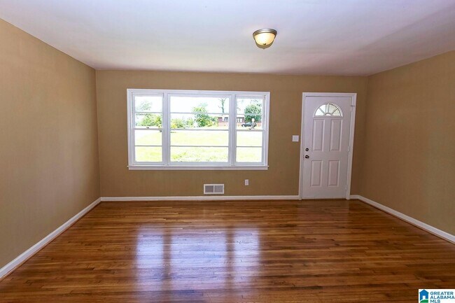 Building Photo - 901 28th Ave NE