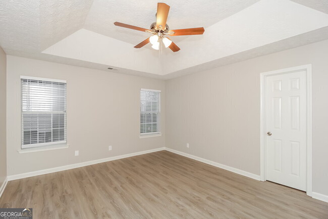 Building Photo - 5922 Farmbrook Ln