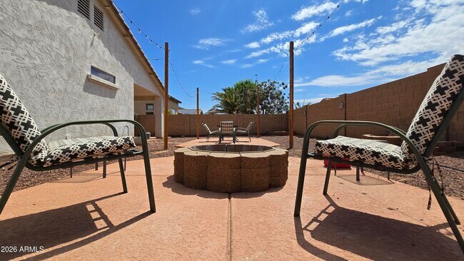 Building Photo - 25673 W Northern Lights Way