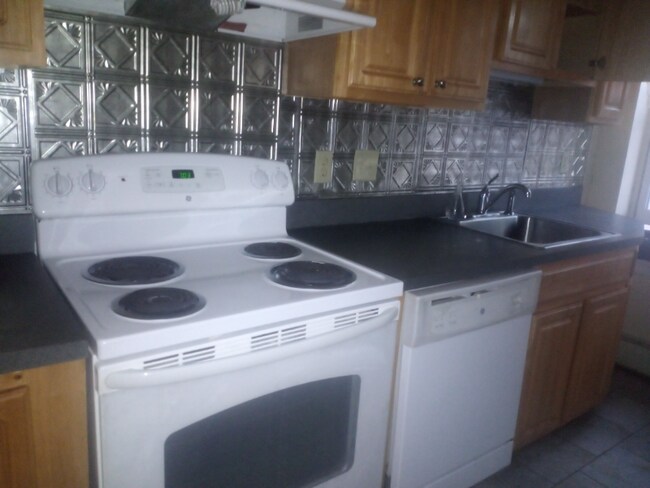 Building Photo - 29B Edgewood St