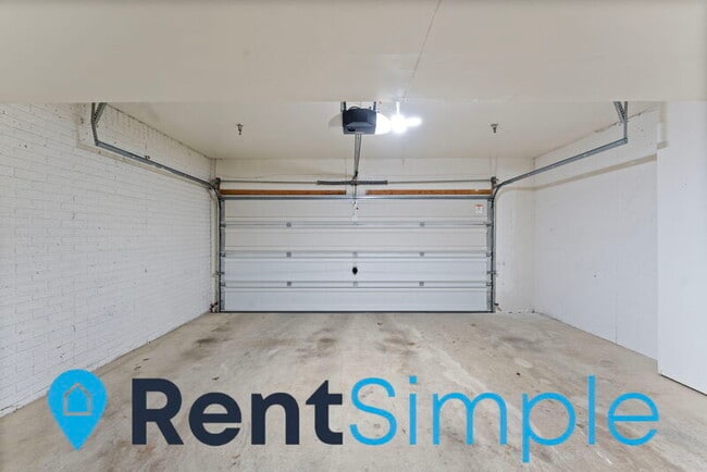 Building Photo - 3631 Madison Ln