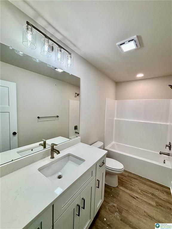 Building Photo - 1411 Greenview Dr