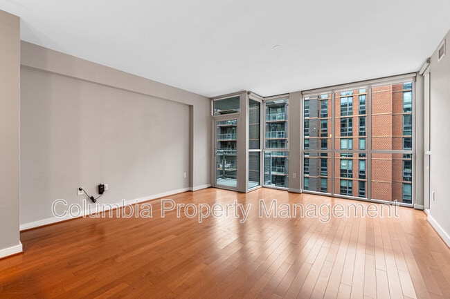 Building Photo - 1025 1st St SE