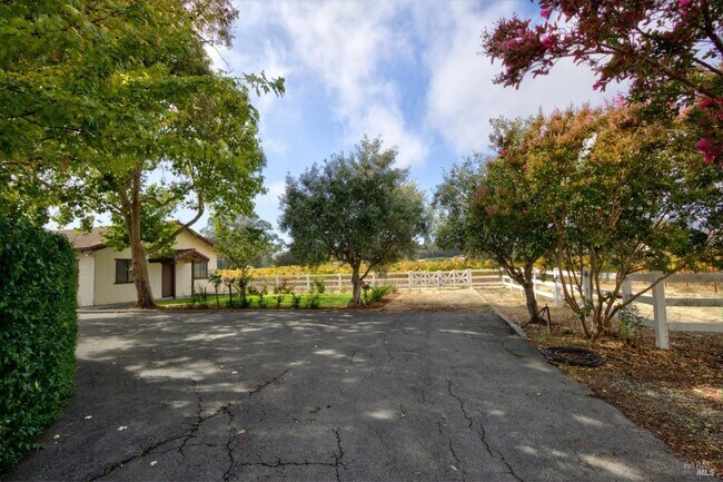 Building Photo - 201 (20300 Arnold)