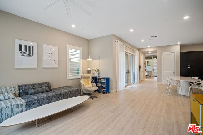 Building Photo - 101 Turnstone