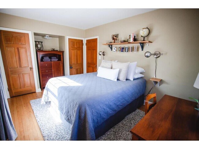 Building Photo - 521 5th Ave SE