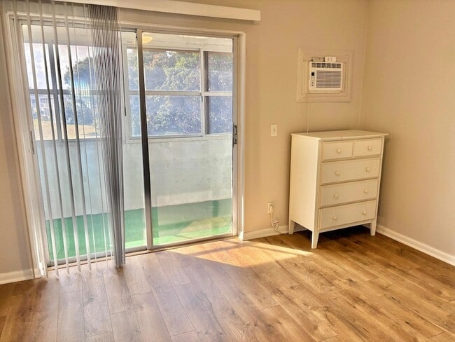 Building Photo - 372 Camden P