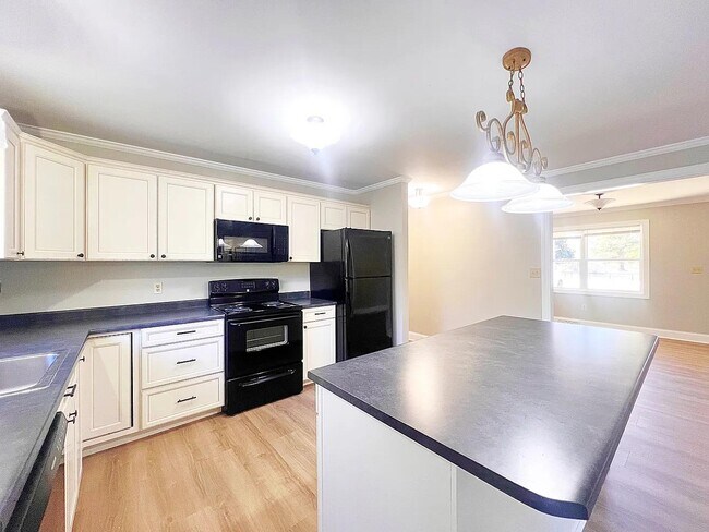 Building Photo - 106 Lori Dr