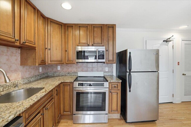 Building Photo - 90 Court House Pl