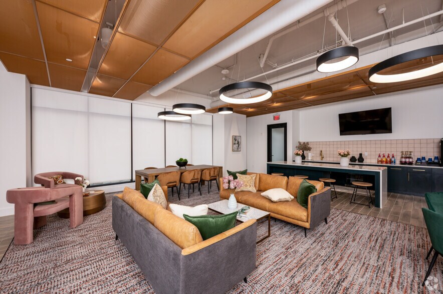 First Floor Lounge - Versa