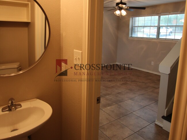 Building Photo - Tour Today! 2 Bed 1.5 Bath Townhome in Lindale!