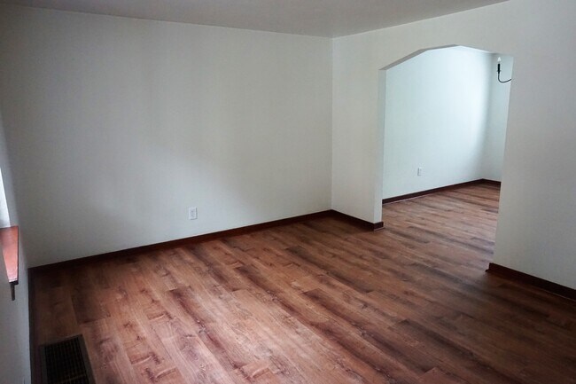 Primary Photo - 3147 Glendale Ave