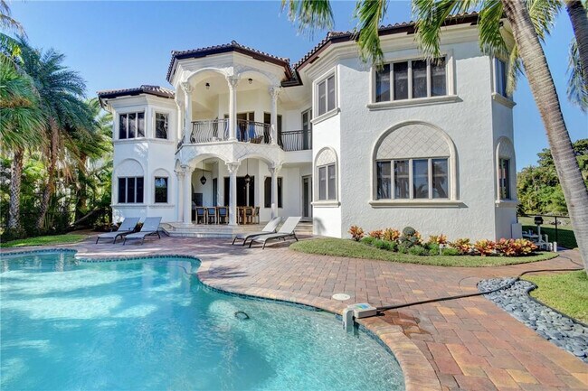 Building Photo - 1320 S Lakeside Dr