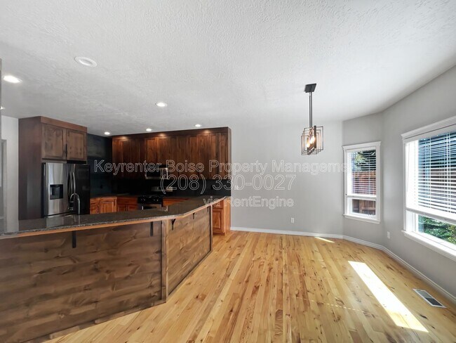 Building Photo - 345 E Kite Dr