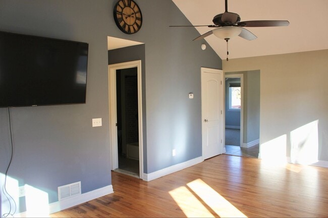 Building Photo - Cozy 2-bed, 1-bath Home in Downtown Auburn...