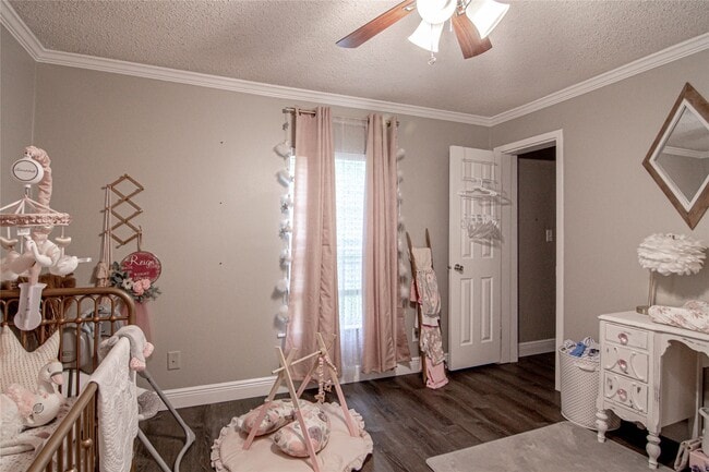 Building Photo - 162 Varsity Dr