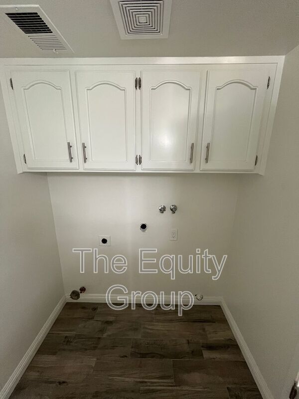 Building Photo - 351-360 N Capitola Ct