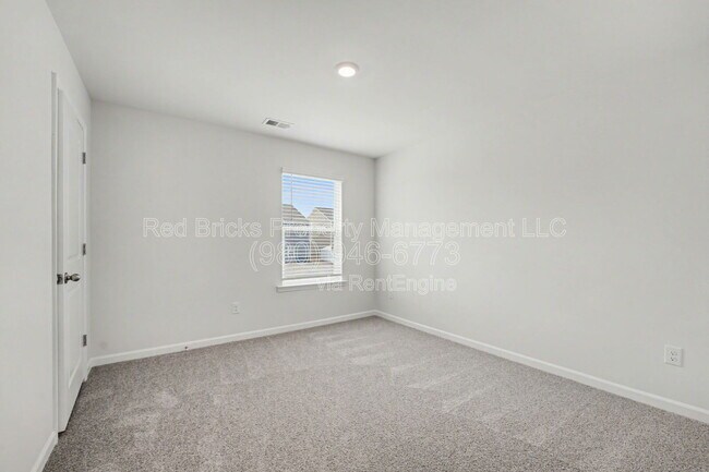 Building Photo - 136 Mdw Vw Dr