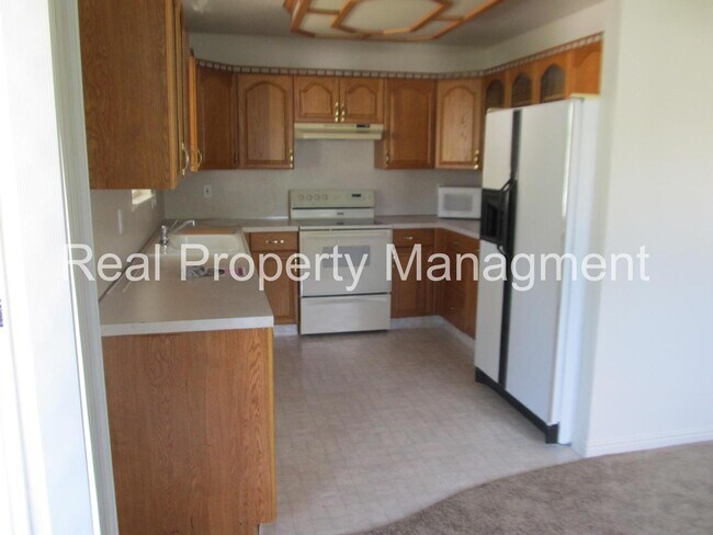 Building Photo - A beautiful 4 bed, 3 bath Home in River Heights! Half Off Pro Rated Rent for August!