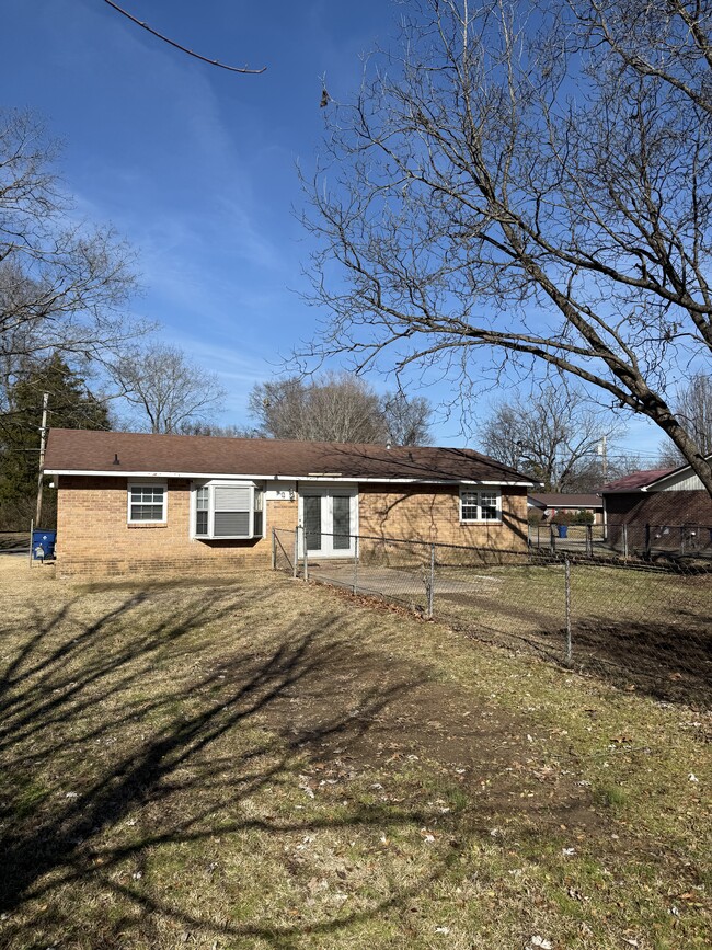 Building Photo - 3 Br 1.5 ba Brick, in the city