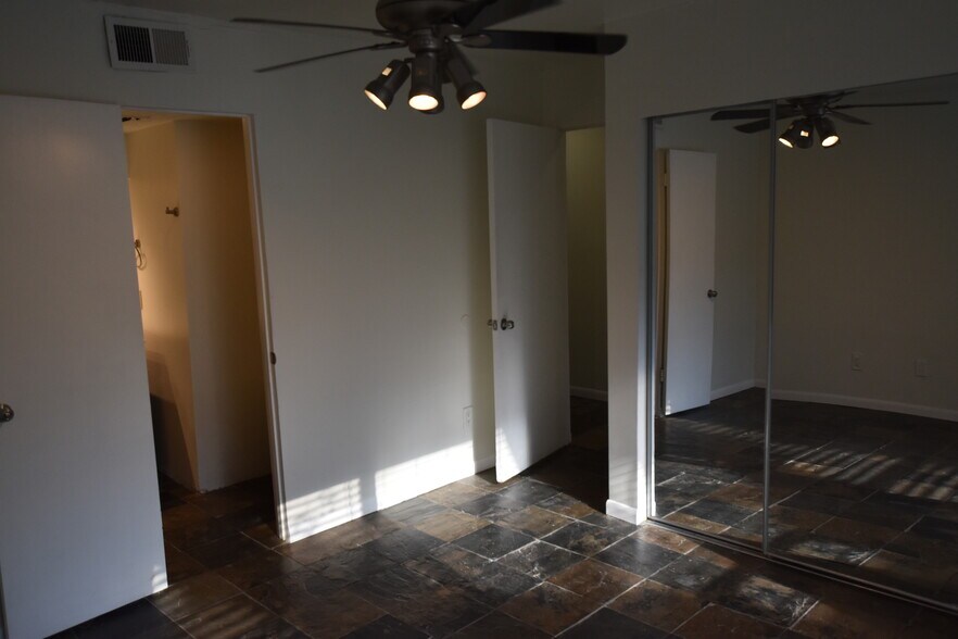 Building Photo - 6718 Eastridge Dr