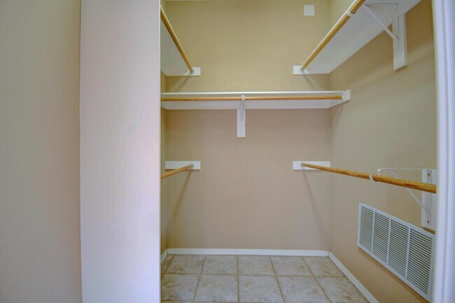 Building Photo - 5809 Vulcan Vista Dr NE