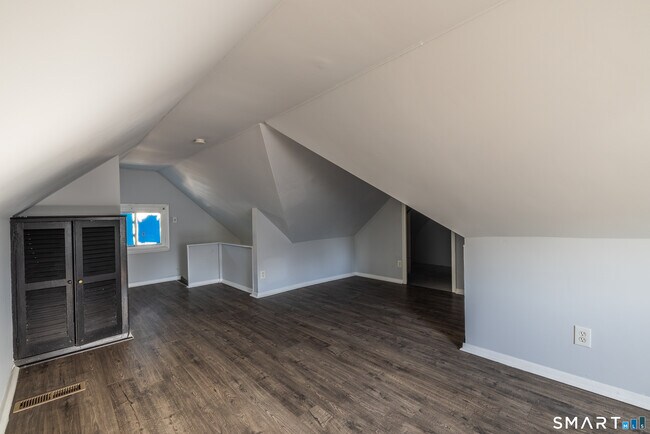 Building Photo - 92 Herkimer St