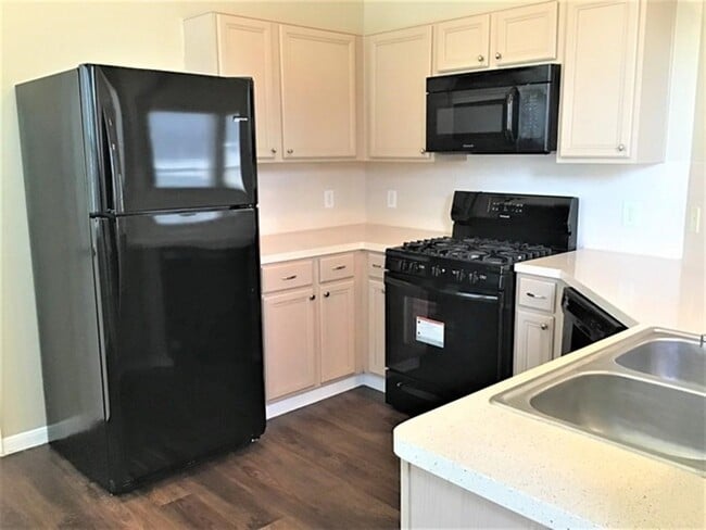 Building Photo - 3927 Dogwood Bough Ln
