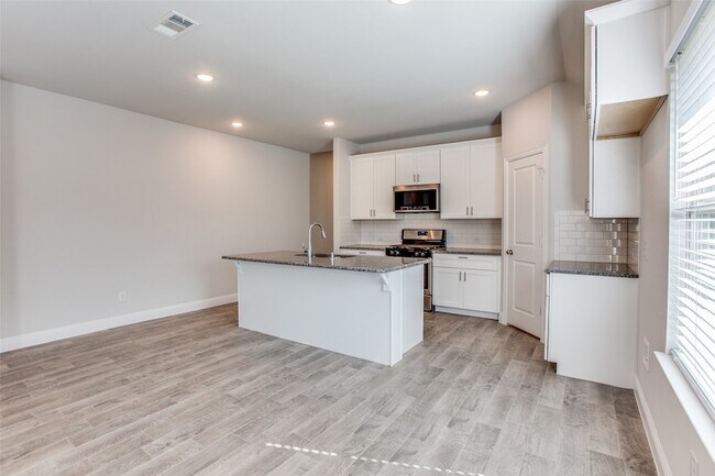 Building Photo - 3501 Montadale Ave