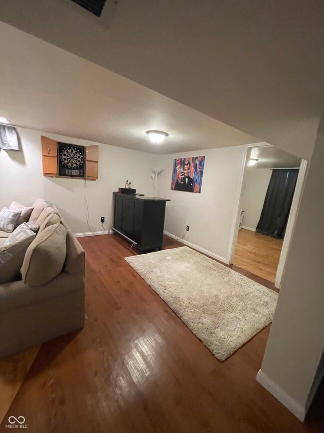 Building Photo - 924 Main St