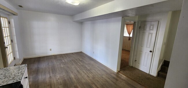 Building Photo - 2 Bedrooms Basement Penn Laird