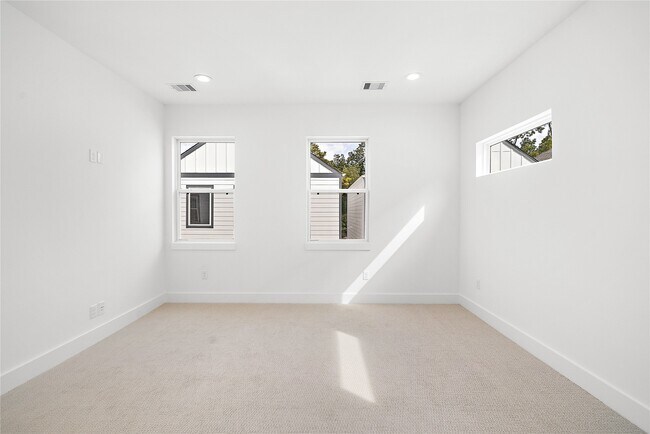 Building Photo - 420 Janisch Rd
