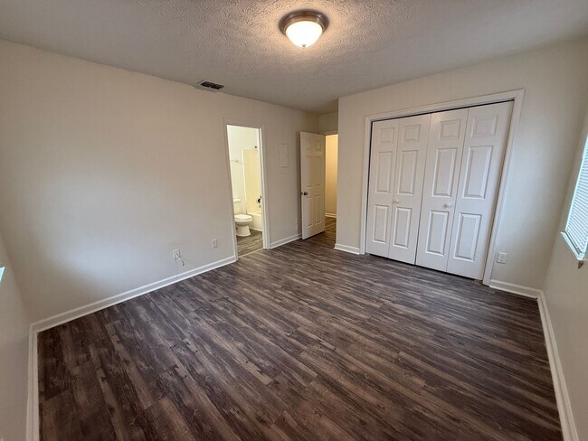 Building Photo - 111/113 Vintage Ct