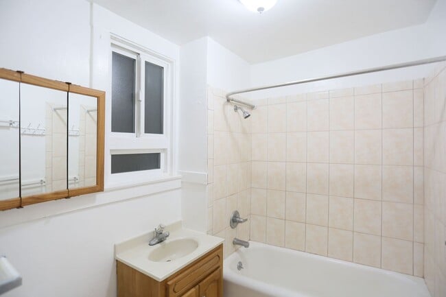 Building Photo - Attractive, second floor downtown studio o...