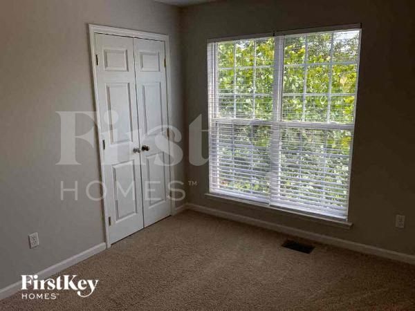 Building Photo - 12 Mountain Oaks Ln