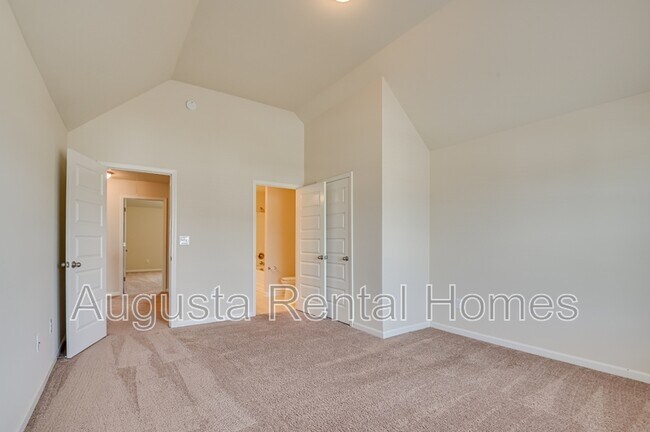 Building Photo - 5014 Vine Ln