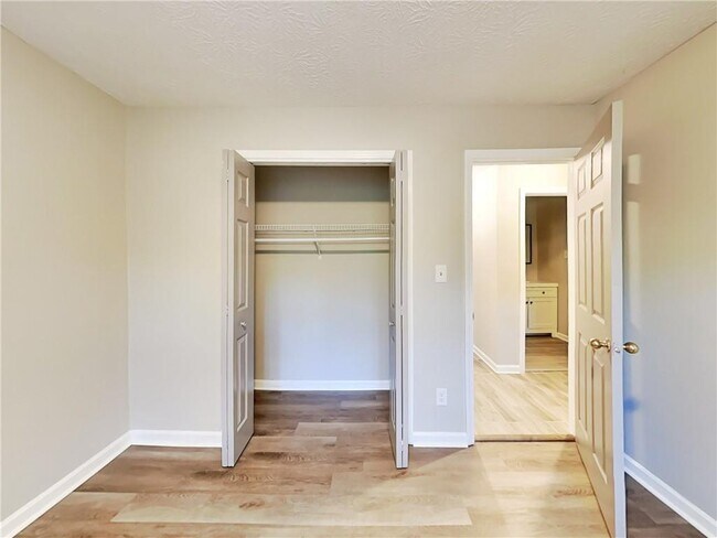Building Photo - 4790 Matterhorn Dr SW