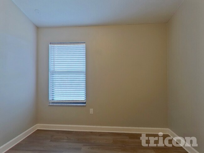 Building Photo - 664 Channing Dr