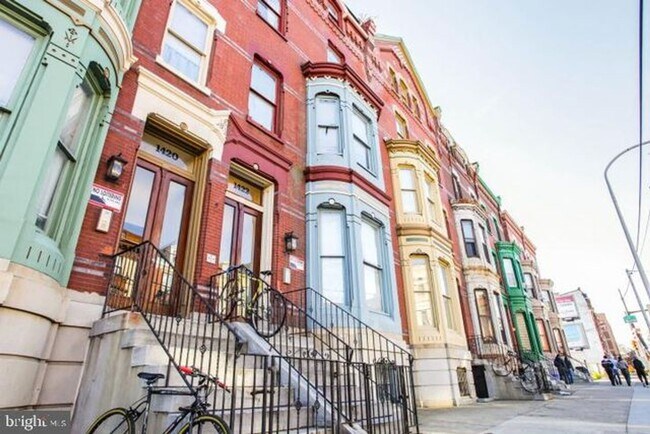 Building Photo - 1422 W Girard Ave