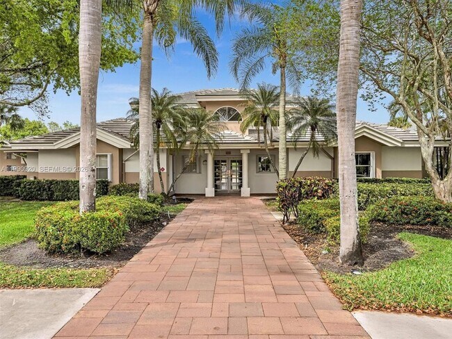 Building Photo - 9777 Westview Dr