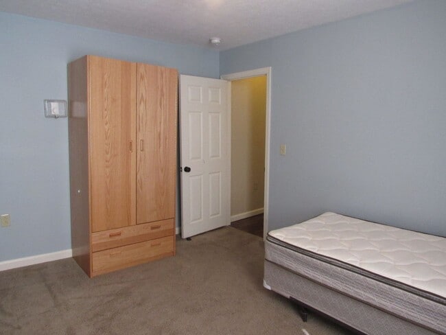 Building Photo - 1100 RES