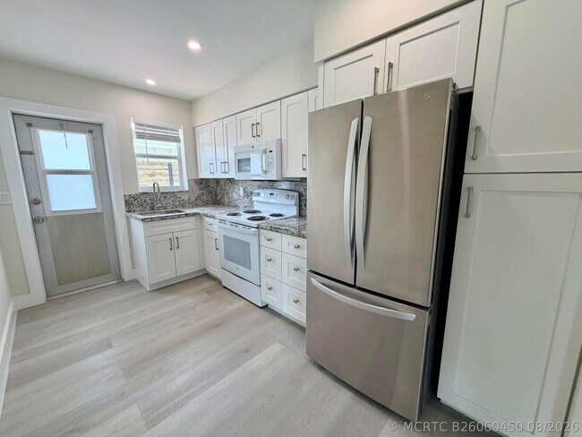 Building Photo - 2020 NE 56th Ct