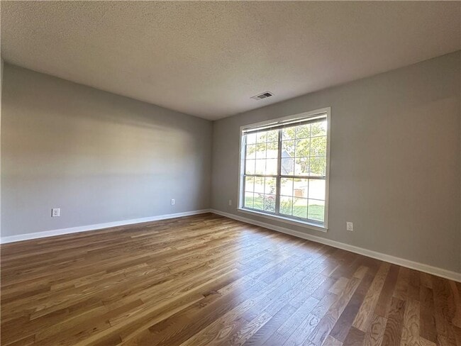 Building Photo - 11900 Carriage Park Ln