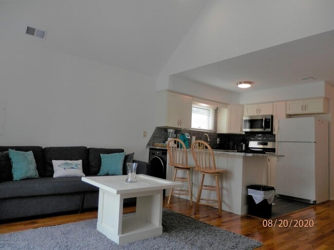 Building Photo - 613 Brinley Ave