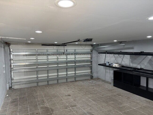Building Photo - 8410 Williamsburg Cir