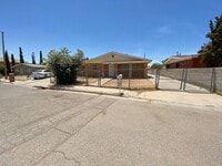 Building Photo - East El Paso 3 bed Refrig A/C