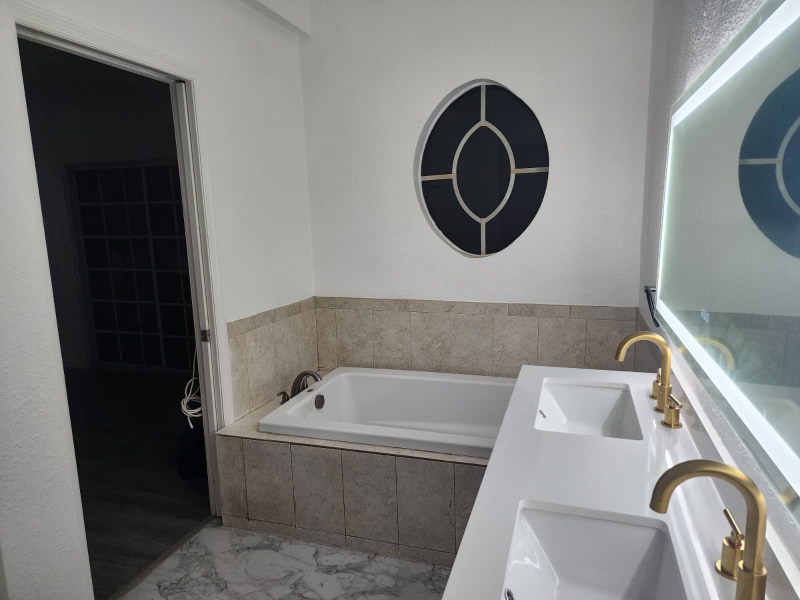 Building Photo - 205 NW 12th Ave